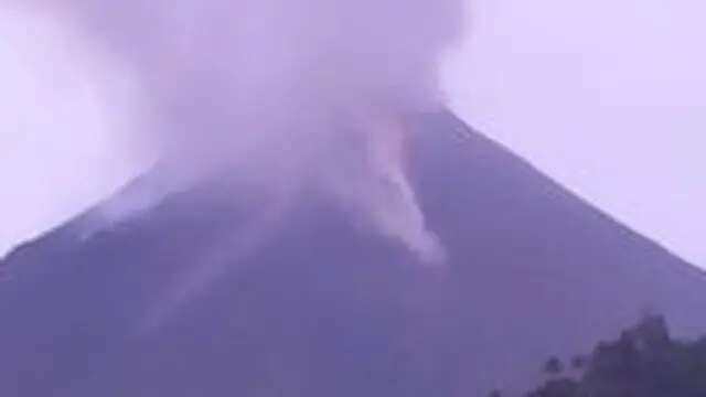 Waspadai Guguran Lava Gunung Karangetang di Sitaro