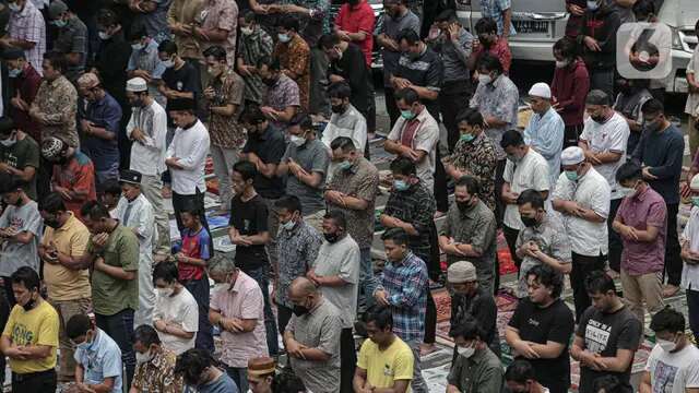 Main Ponsel Saat Khutbah Jumat, Bagaimana Hukumnya?