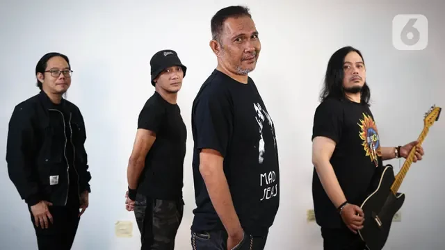 Cerita Tony Vialy Vokalis Bunga Bingung Lagu Bandnya Dituding Jiplak Sign of the Times Mil...