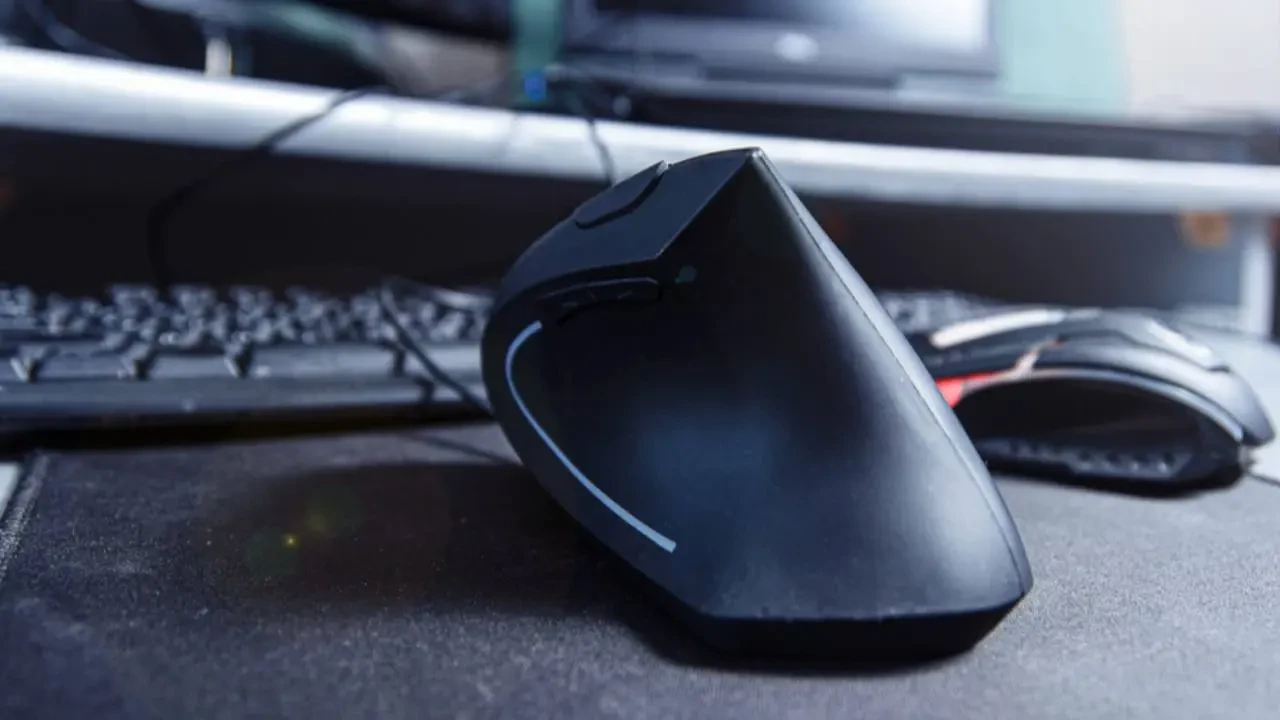 Upgrade Setup Kerja dan Gaming dengan Vertical Mouse Terbaik yang Nyaman Digunakan