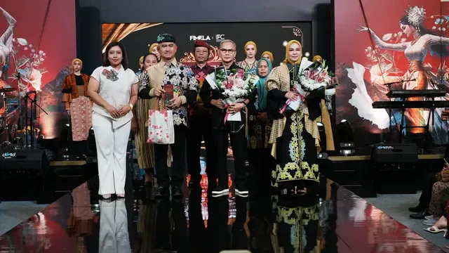 Siluet Wastra Tarakan di Parade Wastra Nusantara 2025: Tradisi Pesisir Tampil Modern di Pa...