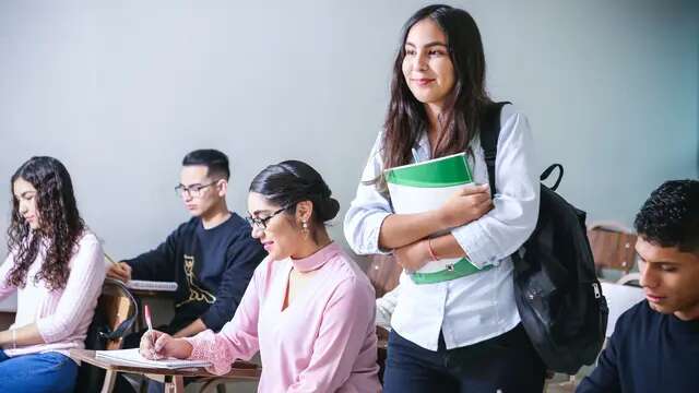 Vokasi Adalah Apa? Panduan Lengkap Memahami Bedanya dengan Sarjana