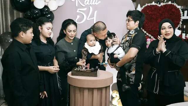 Foto-foto Baby Azura Digendong Kellen Lemos, Disebut Kembar oleh Warganet