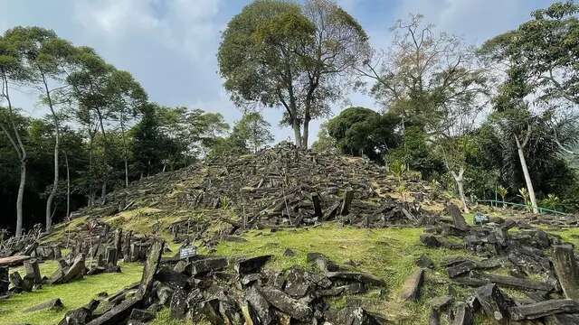 6 Fakta Menarik Gunung Padang, Situs Prasejarah Megalitikum Berusia 25.000 Ribu Tahun