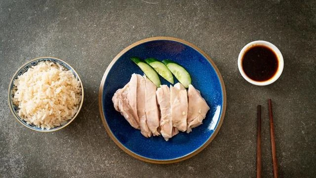 6 Resep Ayam Hainan, Kelezatan Kuliner ala Restoran di Rumah