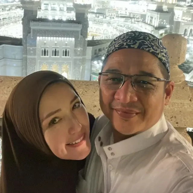 Potret Kebersamaan Pasha Ungu dan Adelia Jalani Ibadah Haji di 2025, Penuh Kehangatan