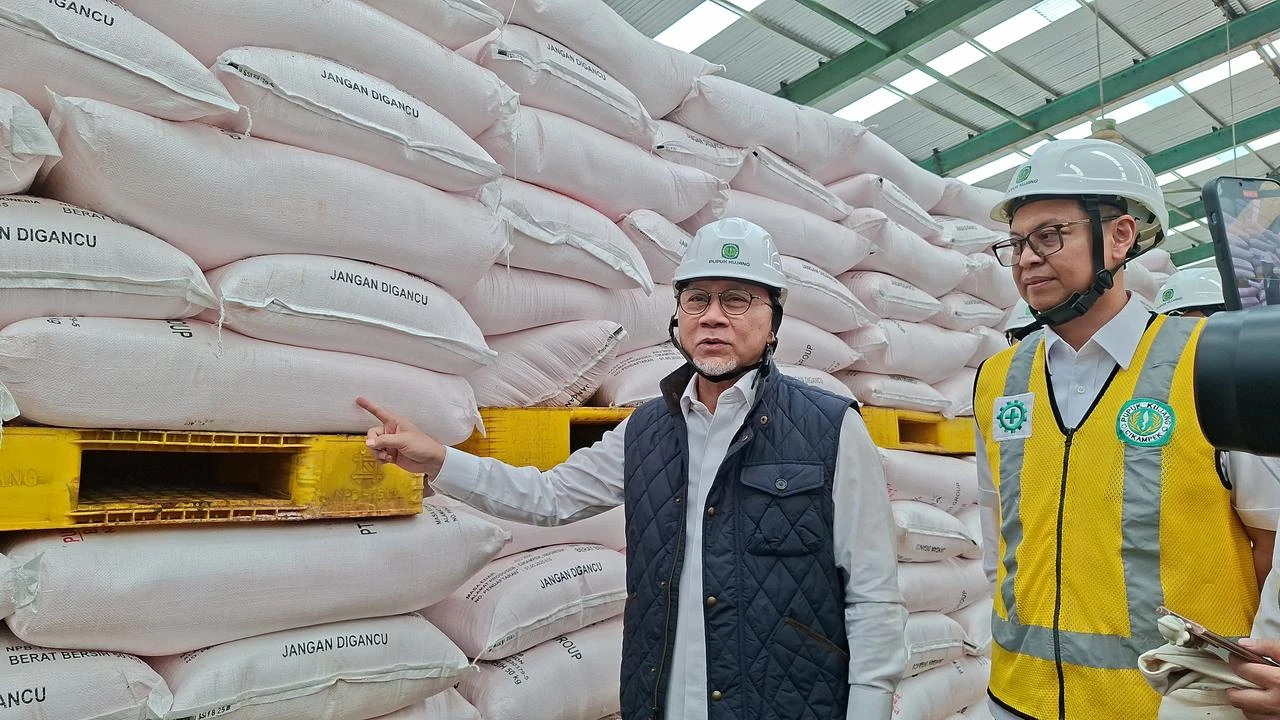 Menko Zulkifli Hasan Cek Pabrik Pupuk, Minta Operasional Bisa Efisien