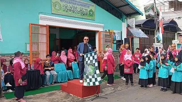 Ustaz Yusuf Mansur Lepas Karnaval Gerak Jalan Awrad 2024