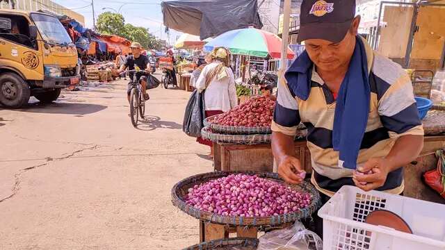 Harga Bawang Melambung, Pedagang dan Pembeli Bingung