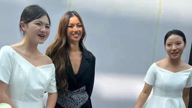 Laporan Liputan6.com dari Cina: Cerita Sanly Liu Rasakan Fitur Parkir Otomatis LEPAS L8