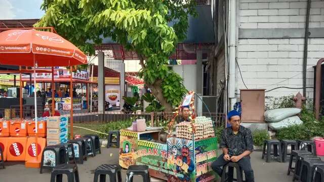 Lika-liku Penjual Kerak Telor Betawi, Ikon PRJ dari Masa ke Masa