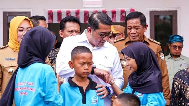 Menteri Ekraf Teuku Riefky Harsya Tinjau Sekolah Rakyat di Kendari, Dorong Generasi Muda K...