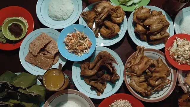 4 Kuliner Indonesia Masuk Daftar 50 Olahan Ayam Terlezat Versi TasteAtlas, Ayam Goreng Raj...