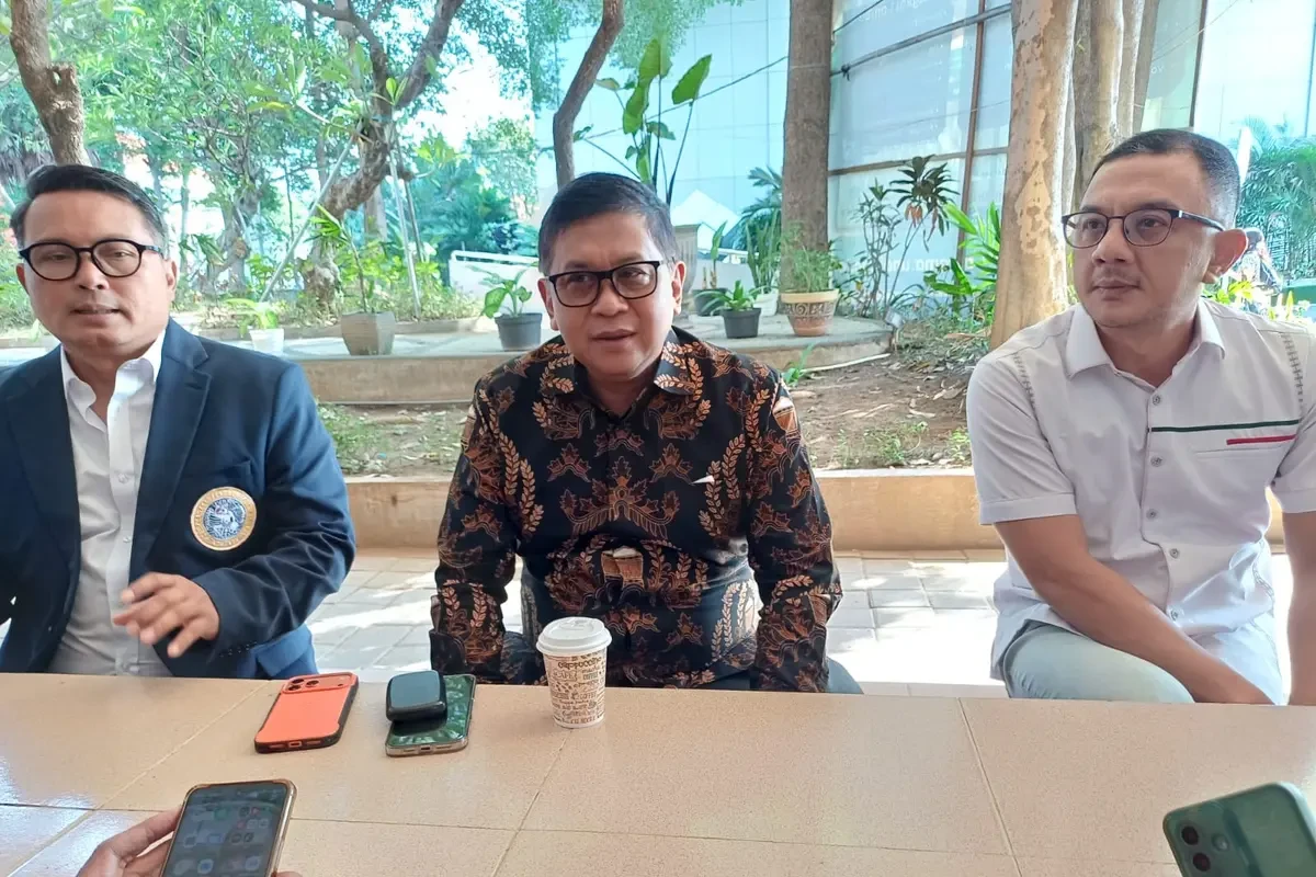 Hasto Tunggu Jawaban BGN soal Data Kader PDIP Terlibat Program MBG
