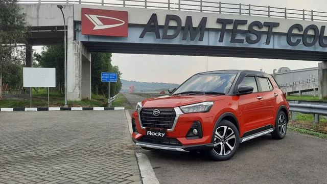 Daihatsu Rocky 1.2 Resmi Tersedia, Simak Detail Harganya