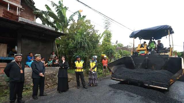 Jelang Akhir Tahun, Bupati Banyuwangi Ipuk Cek Progres Pembangunan Jalan Rogojampi-Songgon