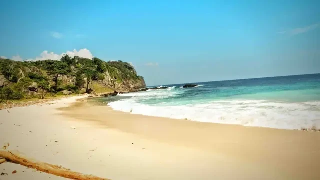Pesona Pulau Sangiang, Destinasi Healing Cantik di Banten