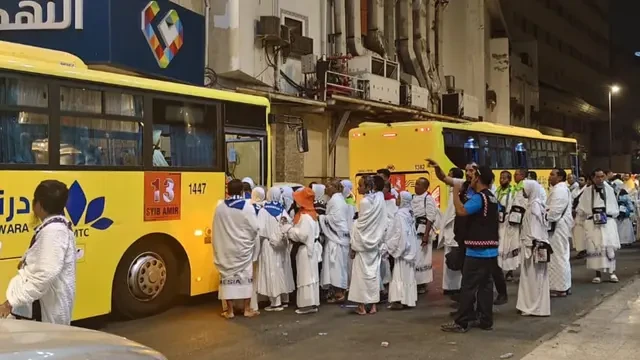 32 Bus Shalawat Inklusif Siap Antar Jemput Jemaah Haji Lansia dan Disabilitas dari Hotel k...