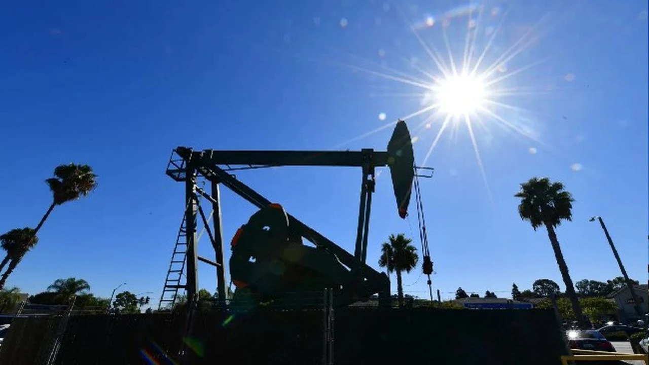 Harga Minyak Dunia Merosot Usai Perpanjangan Gencatan Senjata AS-Iran