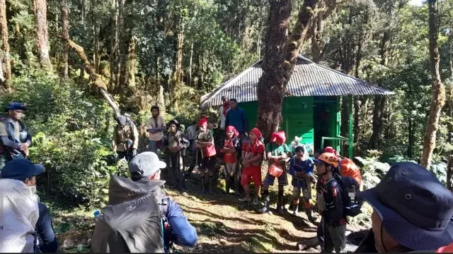 Kemenhut Lanjutkan Pencarian Pendaki yang Hilang Sejak 26 April 2025 di Gunung Binaya Malu...