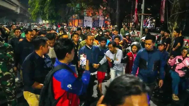 Mencekamnya Makassar, Gubernur Andi Sudirman Imbau Masyarakat Menahan Diri