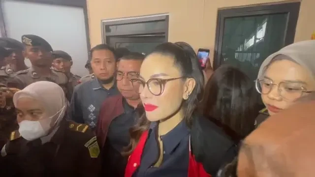 Nikita Mirzani Klarifikasi Uang Rp350 Juta Pemberian Shella Saukia