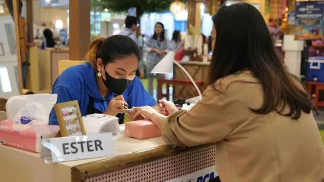 Punya Keterampilan Merias Kuku, Teman Tuli Ini Siap Jadi Nail Artist Profesional