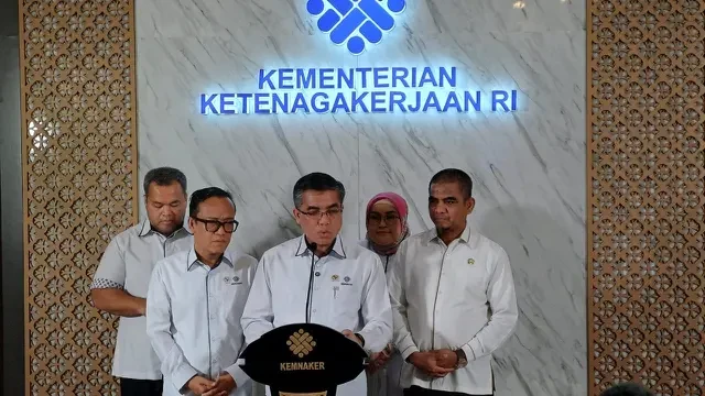 Menaker Waspada Ancaman PHK Massal dari Perang Iran-Israel
