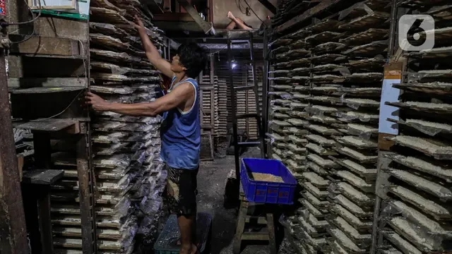 Usaha Mikro Bakal Kena Dampak, Pemerintah Diminta Tak Kerek Harga BBM Imbas Perang Iran-Is...