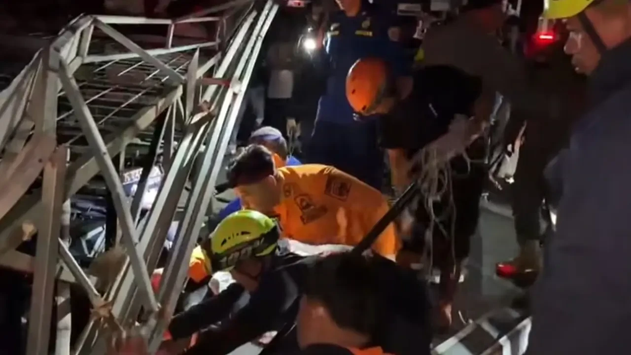 Videotron di Majalengka Ambruk Timpa Pemotor hingga Tewas
