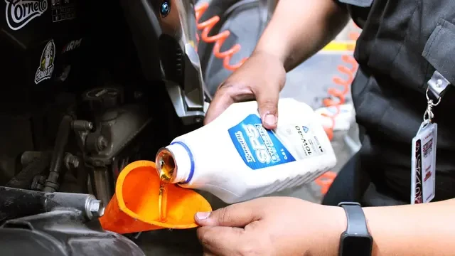 Gandeng ITS, Produsen Pelumas Ini Berikan Servis Gratis di Surabaya