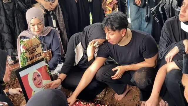 Ibunda Sonny Septian Meninggal Dunia, Dimakamkan di TPU Karet Bivak