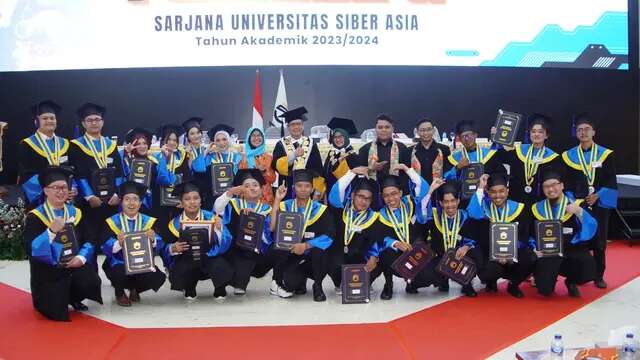 UNSIA Targetkan Top 10 Asia, Gelar Wisuda Hybrid Penuh Inovasi