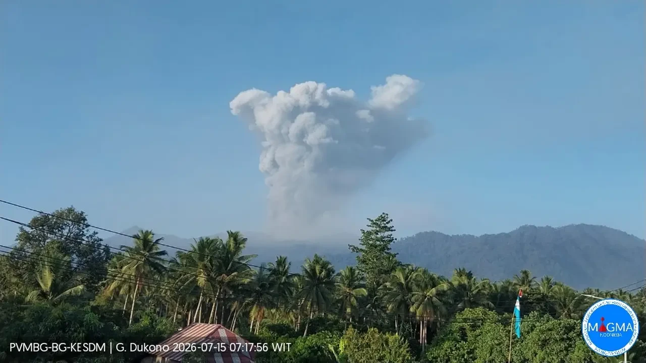 Gunung Dukono Erupsi Dahsyat 2.300 Meter