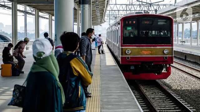 KRL Jabodetabek Angkut 2,5 Juta Penumpang saat Libur Panjang Idul Adha 2024