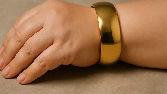 6 Model Gelang Emas Bangle Lebar untuk Tangan Gemuk