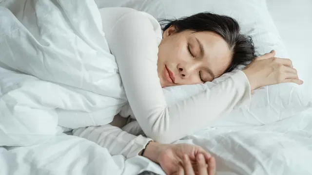 6 Posisi Tidur Ini Bisa Ungkap Kepribadian Sosialmu, Seberapa Mudah Kamu Disukai Orang?