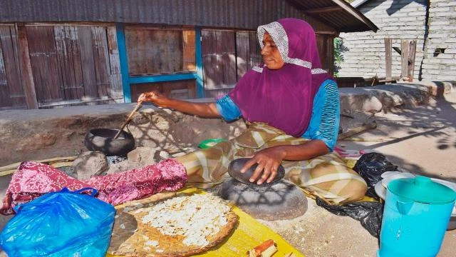 Perjuangan Perempuan Pengolah Jagung Titi di Lamakera NTT