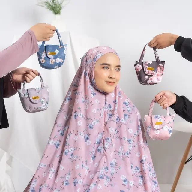Tak Sekadar Ringkas, Ini 7 Tips Memilih Mukena Traveling Terbaik