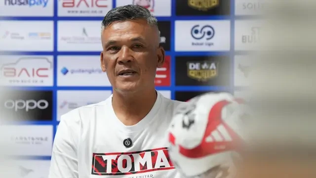Hendri Susilo Ukir Sejarah, Pelatih Lokal Sabet Gelar Terbaik Pekan Pertama BRI Super Leag...
