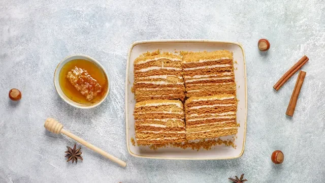 6 Spikoe Resep Kuno, Warisan Kue Lapis Surabaya yang Melegenda