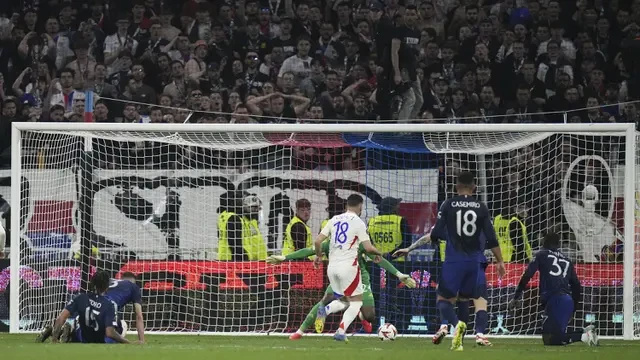 Dari Takhta Juara ke dalam Jurang: Lyon, Utang, dan Degradasi yang Mengguncang