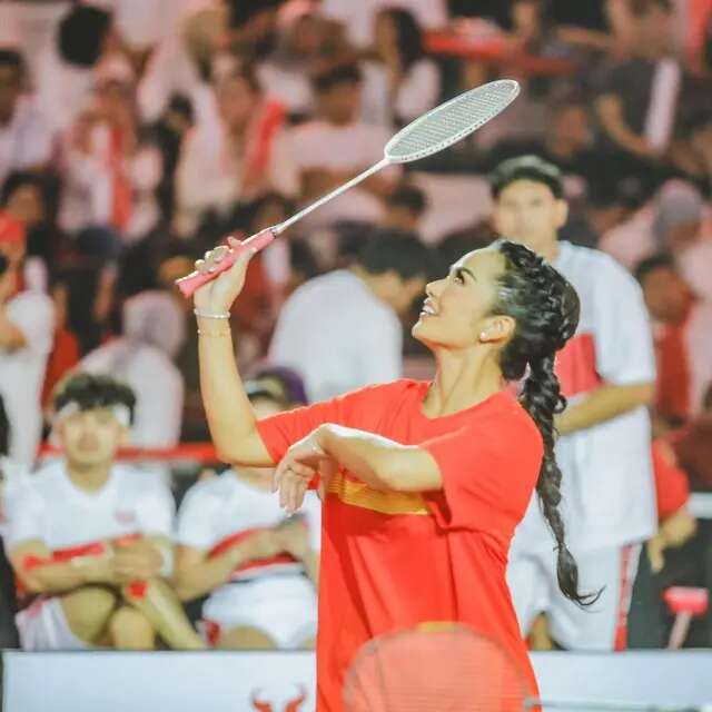 6 Potret Krisdayanti Tanding Badminton Lawan Puan Maharani, Menang dan Disebut Kayak Pemai...