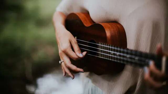 Ekspresikan Cinta Lewat Musik, 4 Zodiak Ini Suka Menghibur Orang Terkasih dengan Bernyanyi