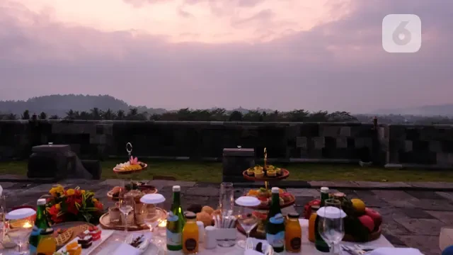 Syahdunya Suasana Sunrise Breakfast Berpemandangan Candi Borobudur