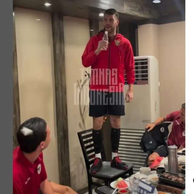 Disebut Punya Suara Keren, Maarten Paes Diminta Duet Bareng Raisa Usai Laga Timnas Indones...