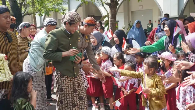 Semarak Hari Jadi ke-831 Trenggalek, Warga Tumpah Ruah Ikuti Kirab Pusaka