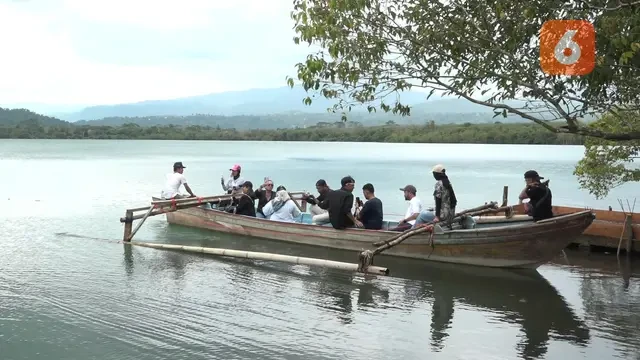 Daya Tarik Unik Danau Asam, Air Biru Kehijauan dan Panorama Menyejukkan Mata