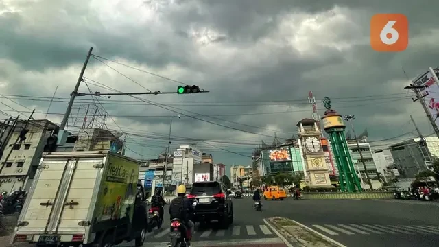 Waspada! BMKG Prediksi Sumut Diguyur Hujan Petir dan Angin Kencang Hari Ini