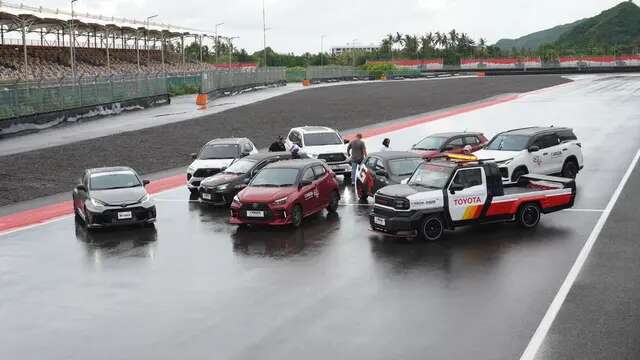 Puncak Perayaan Setahun GR Enthusiast dengan Geber Agya GR Sport dan GR Yaris di Sirkuit M...